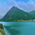 Perfect Base In Jolster With Stunning Views Of Jolstravatnet 度假居 *