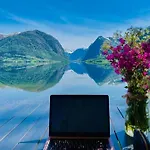 Dom wakacyjny Perfect Base In Jolster With Stunning Views Of Jolstravatnet