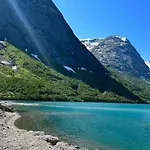 Perfect Base In Jølster With Stunning Views Of Jølstravatnet Feriehus