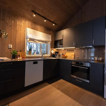 Perfect Base In Jolster With Stunning Views Of Jolstravatnet 度假居