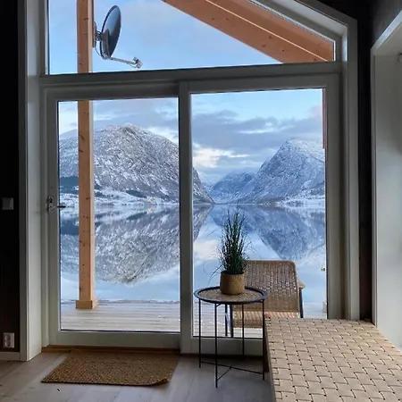 Perfect Base In Jolster With Stunning Views Of Jolstravatnet 度假居